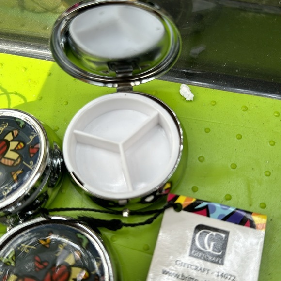 Romero Britto with red, yellow blue pillbox. Rare! - Picture 3 of 4